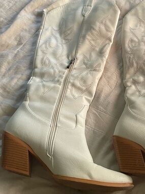White Women's Western Knee-High Boots cowboy boot